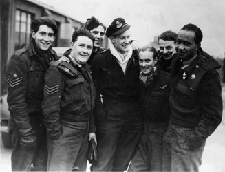Tripulación de un bombardero Lancaster